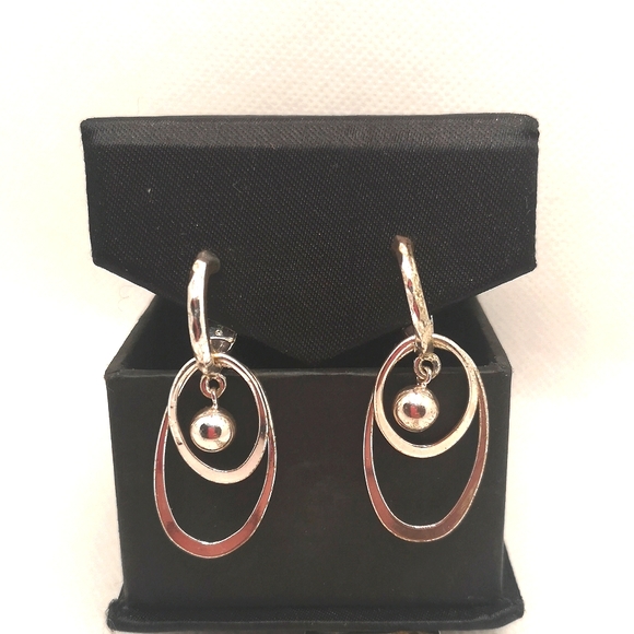 Vintage signed silver tone Monet clip-ons - Picture 1 of 4